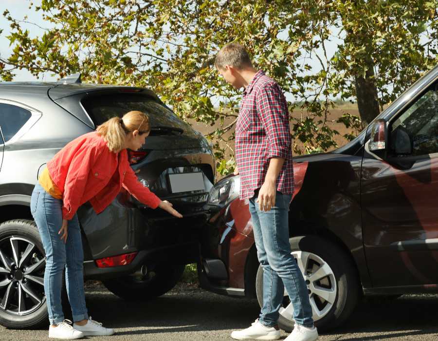 découvrez notre offre d'assurance auto spécialement conçue pour les jeunes conducteurs. profitez de tarifs avantageux et d'une couverture adaptée à vos besoins pour rouler sereinement.