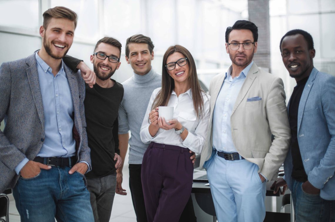 protégez votre passion avec notre assurance dédiée aux voitures de collection. bénéficiez d'une couverture adaptée à la valeur et à l'usage de votre véhicule, des services personnalisés et une expertise reconnue dans le domaine. roulez en toute sérénité avec une assurance qui respecte l'âme de votre voiture.