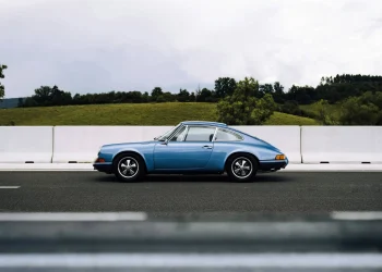 découvrez notre assurance pour voitures anciennes, conçue spécifiquement pour protéger votre trésor sur quatre roues. bénéficiez d'une couverture sur mesure, d'assistance routière dédiée et de tarifs compétitifs. protégez votre passion avec confiance grâce à notre expertise en assurance automobile.