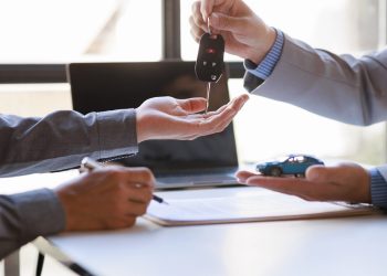 découvrez comment la hausse des tarifs d'assurance auto en 2025 pourrait impacter votre budget et quelles solutions s'offrent à vous pour réduire vos coûts. restez informé des tendances du marché et des conseils pratiques pour choisir la meilleure couverture.