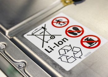découvrez comment le recyclage des voitures électriques accidentées contribue à la protection de l'environnement et à la réutilisation des matériaux, tout en offrant des solutions durables pour l'avenir de la mobilité électrique.