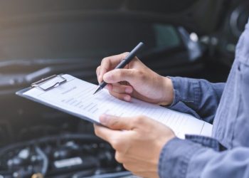 découvrez notre guide complet sur l'assurance auto : quelles sont les marques et modèles de voitures les plus et moins chers à assurer pour faire le meilleur choix.