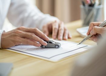 découvrez les principaux défis de l'assurance auto et comment les surmonter pour protéger efficacement votre véhicule.