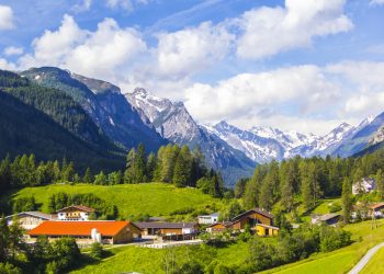 découvrez les erreurs à éviter lors d'un road-trip en camping-car et profitez de nos astuces pour une aventure réussie et sans accrocs.